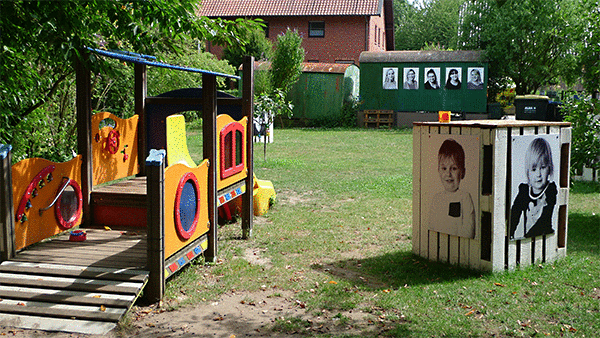Open-Air-Ausstellung im KiTa-Garten mit den wunderbaren Fotos von Frank Schemann