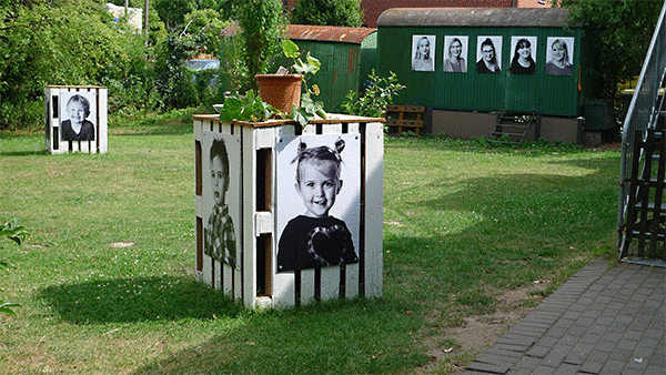 Open-Air-Ausstellung im KiTa-Garten mit den wunderbaren Fotos von Frank Schemann